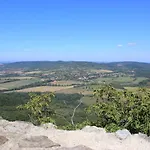 Apartamento A Kert Rezi
