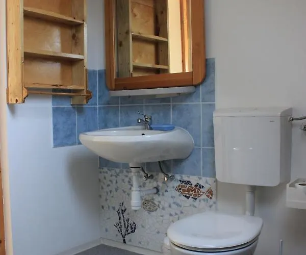 アパート A Kert *