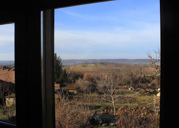 アパート A Kert *